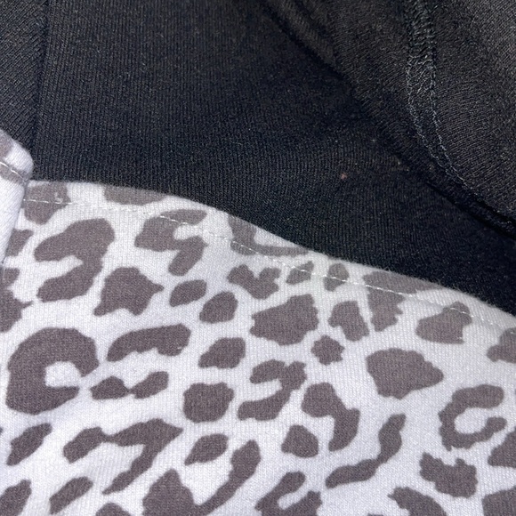 Tri Color Cowl- Snow Leopard various sizes - Picture 5 of 5